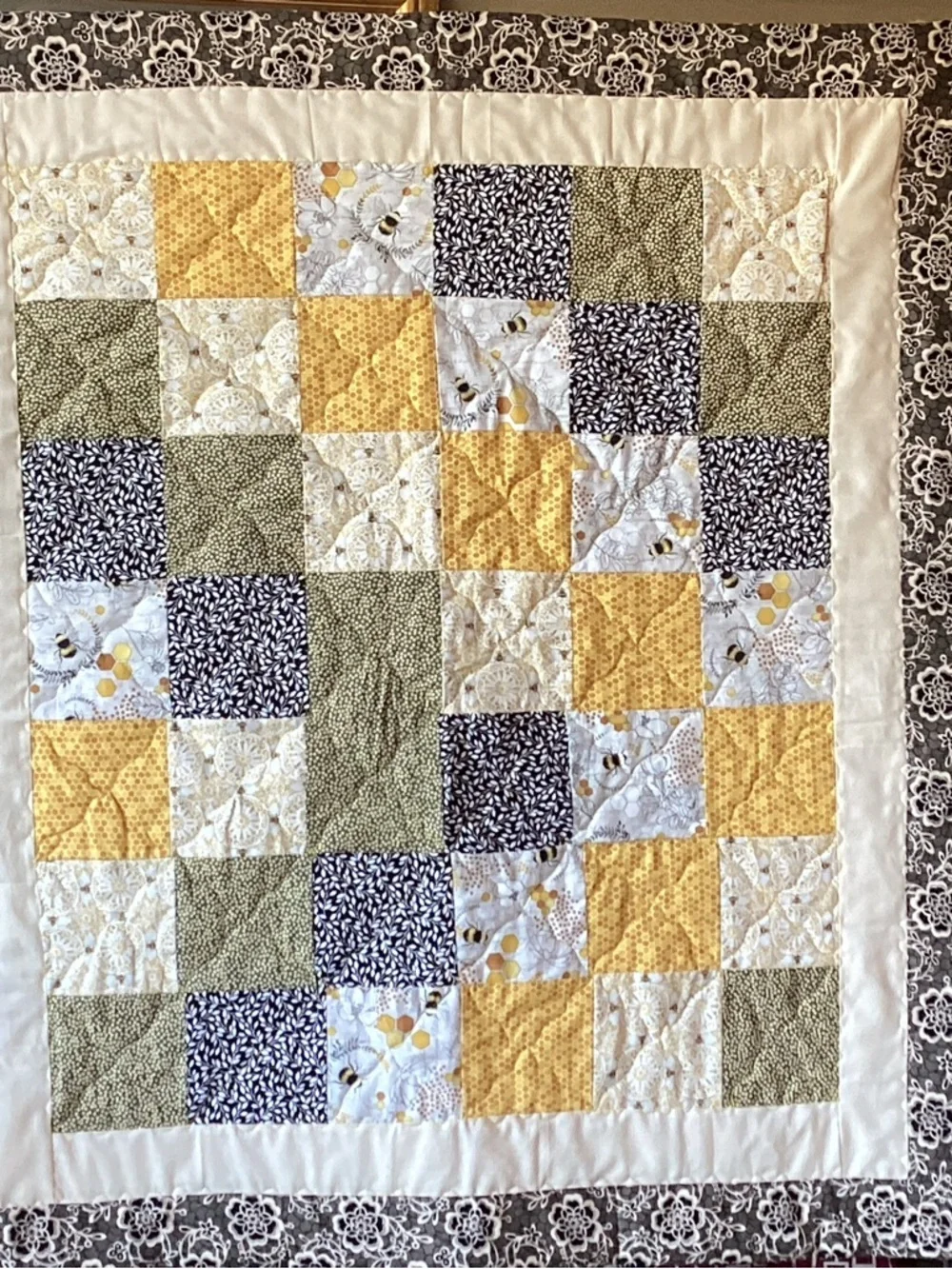 NWT. Hand Crafted Honey Bees Quilt